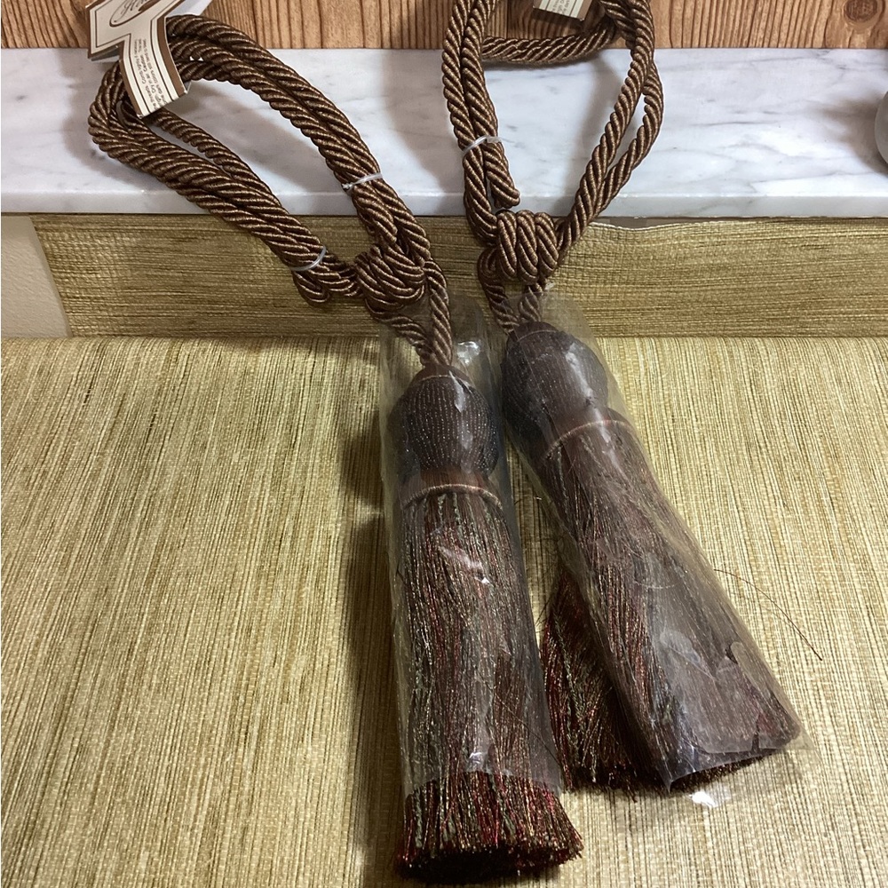 New Pair of French style Tasseled Curtain Tiebacks
